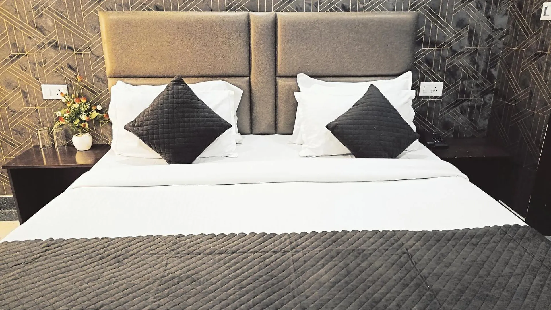 Hotel Park View A Family Hotel - Delhi Airport New Delhi India