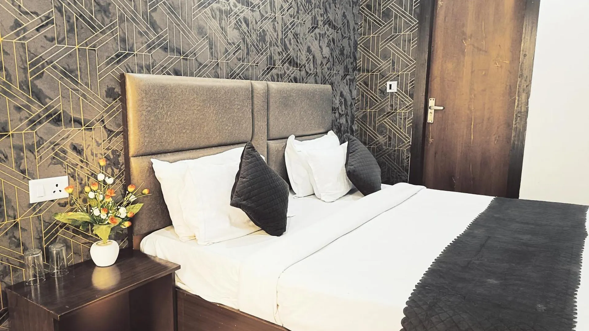 ****  Hotel Park View A Family Hotel - Delhi Airport New Delhi India